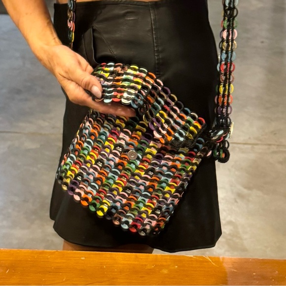 Host Pick! 🎊 Pop tab purse! Beautifully handcrafted crafted Brazilian purse! - Picture 10 of 11